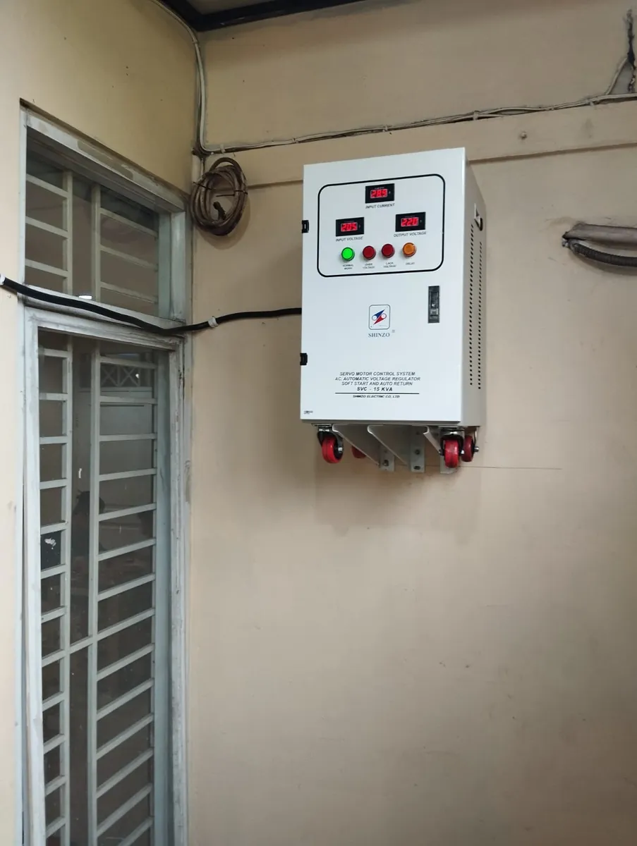 Pemasangan stabilizer Shinzo 15 KVA single phase untuk restoran Mie Kangkung Jimmy di Jakarta Barat